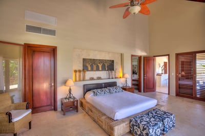 Luxury Villa Photo #22