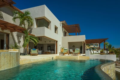 Luxury Villa Photo #3