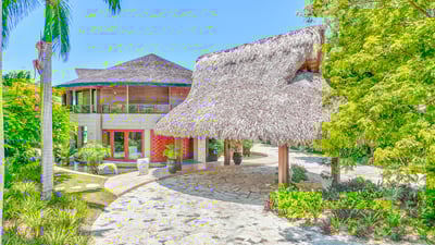 Luxury Villa Photo #45