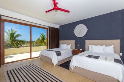 Luxury Villa Photo #15