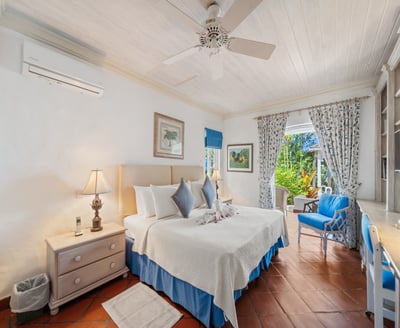 Luxury Villa Photo #9