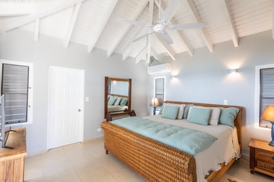 Luxury Villa Photo #30
