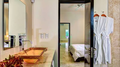 Luxury Villa Photo #24