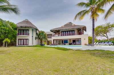 Luxury Villa Photo #3