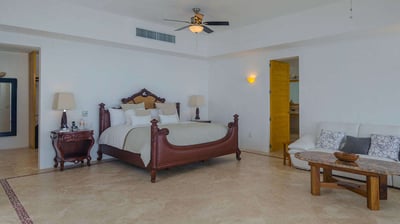 Luxury Villa Photo #27
