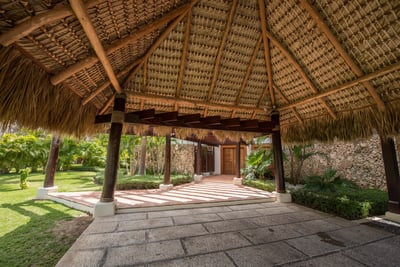 Luxury Villa Photo #7
