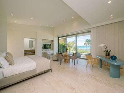 Large luxury villa with full staff and ocean views