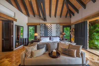 Luxury Villa Photo #39