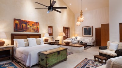 Luxury Villa Photo #18