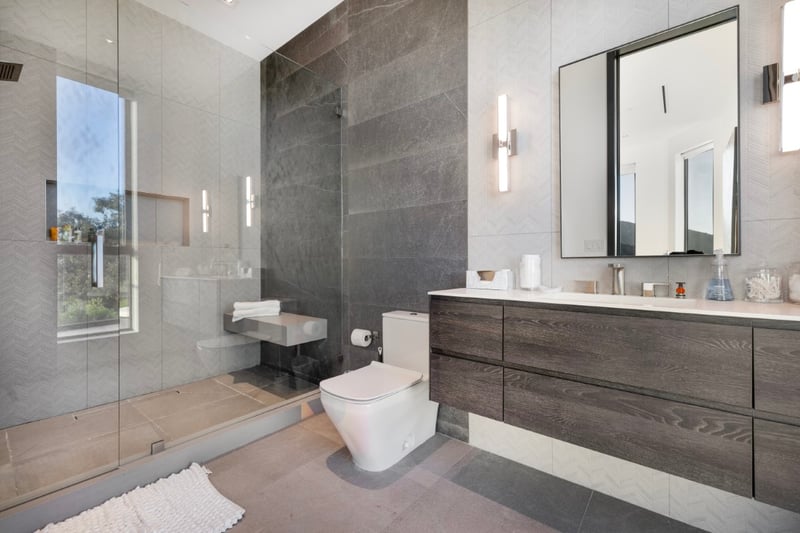 Linda Flora Modern Estate