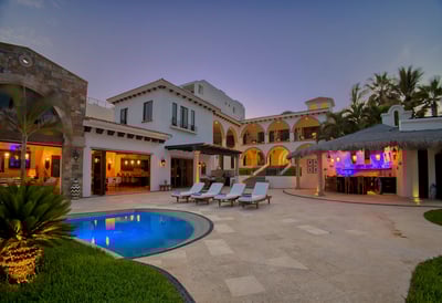 Luxury Villa Photo #4