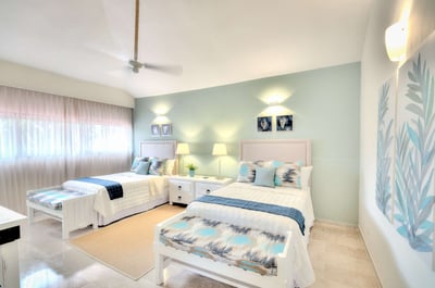 Luxury Villa Photo #26