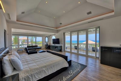 Luxury Villa Photo #19
