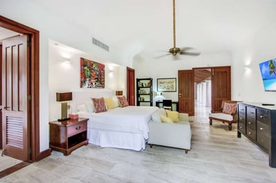 Luxury Villa Photo #24