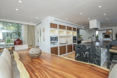 Luxury Villa Photo #20