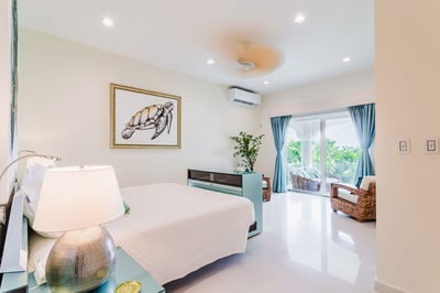 Luxury Villa Photo #30
