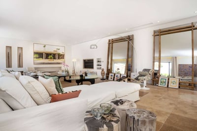 Luxury Villa Photo #12
