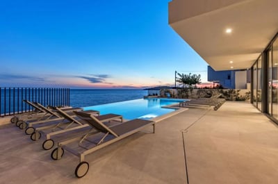 Luxury Villa Photo #11