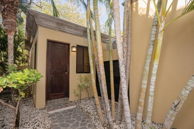 Courtyard Casita; #8 Suite – Queen Bed, Ensuite Bathroom, AC, Kitchenette