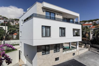 Luxury Villa Photo #2