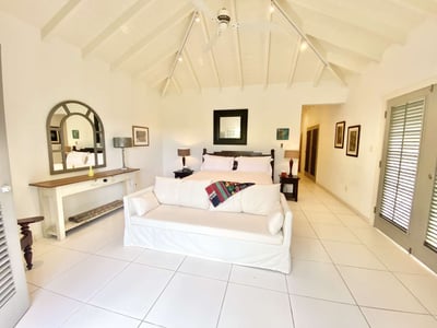 Luxury Villa Photo #30