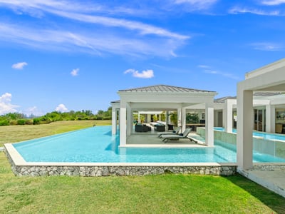 Luxury Villa Photo #4