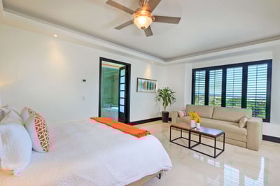 Luxury Villa Photo #17