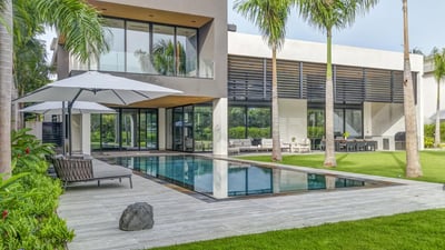 Luxury Villa Photo #3