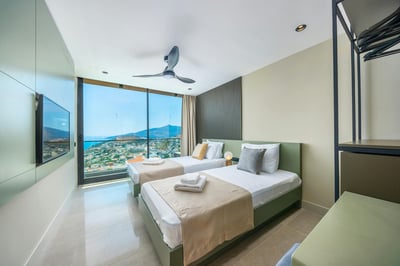 Luxury Villa Photo #36