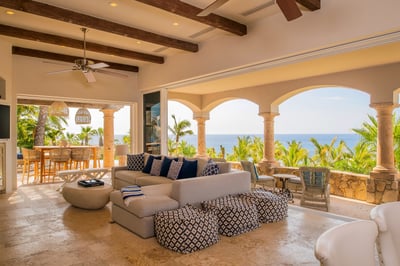 Luxury Villa Photo #18