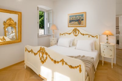 Luxury Villa Photo #26