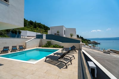 Luxury Villa Photo #6