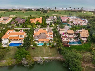 Luxury Villa Photo #38