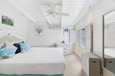 Luxury Villa Photo #11