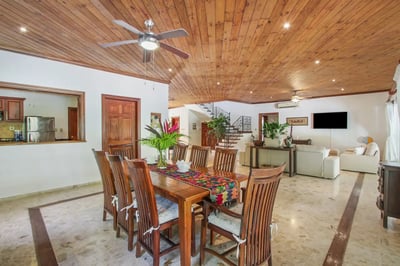 Luxury Villa Photo #16