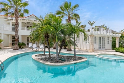 Luxury Villa Photo #3