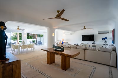 Luxury Villa Photo #24