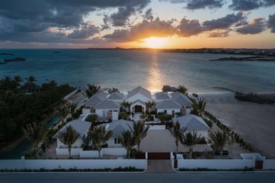 Luxury Villa Photo #4