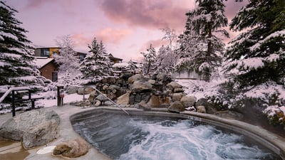 Trailhead Lodge Community Lower Hot Tub