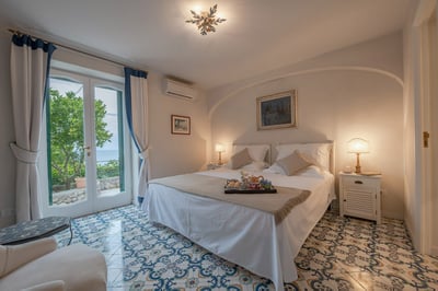 Luxury Villa Photo #30