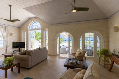 Luxury Villa Photo #6