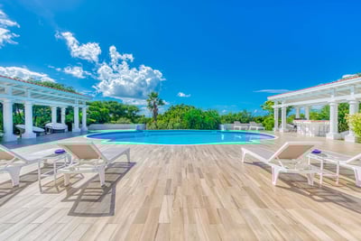 Luxury Villa Photo #4