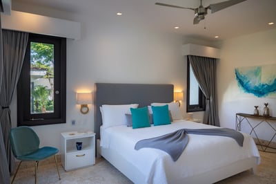 Luxury Villa Photo #32