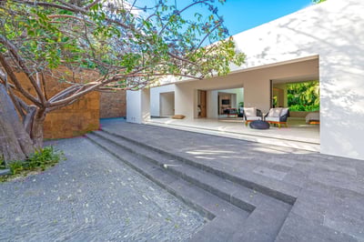 Luxury Villa Photo #14