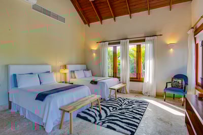 Luxury Villa Photo #43