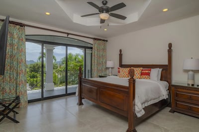 Luxury Villa Photo #22