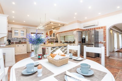 Luxury Villa Photo #19