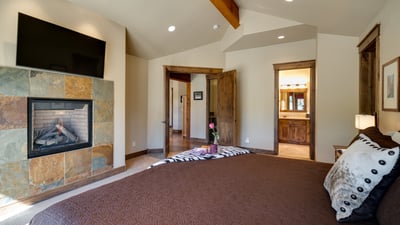 Primary suite, lower level