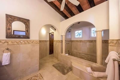 Luxury Villa Photo #46