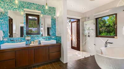 Luxury Villa Photo #35